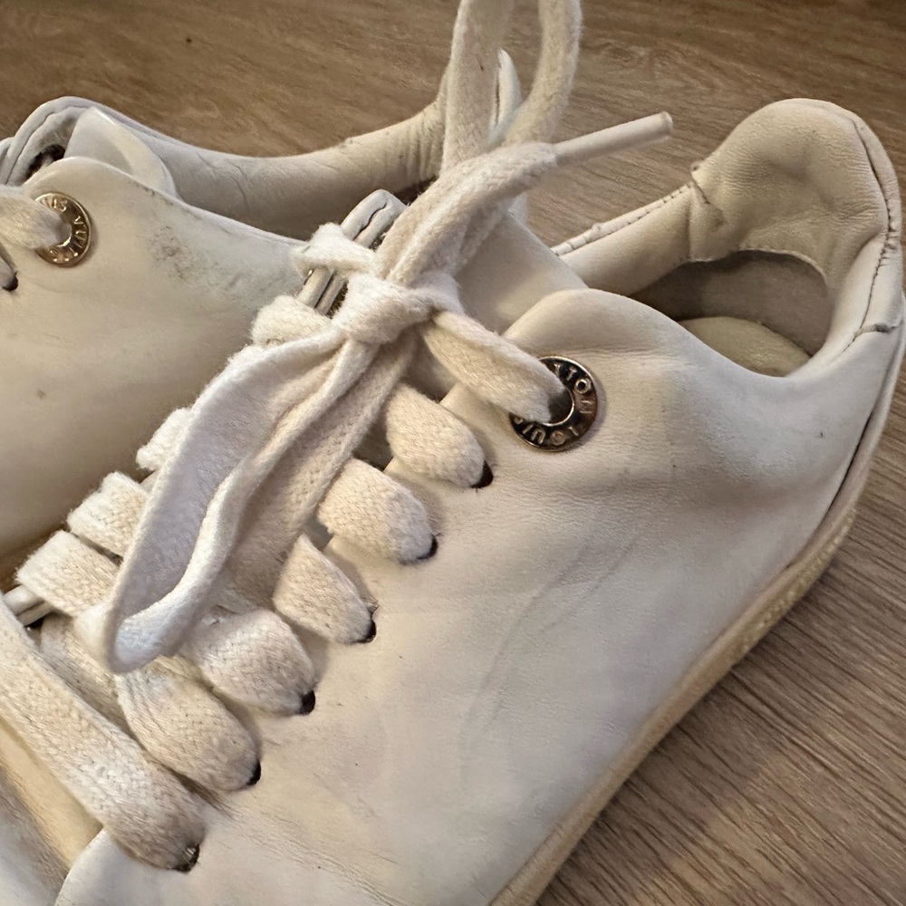 Classic White Sneakers LV - Picture 7 of 7